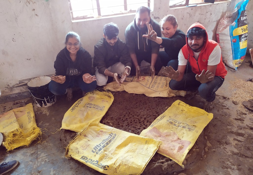 Budding architects learn to build with mud – Apeejay Newsroom
